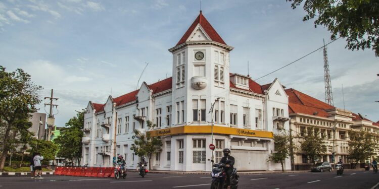 4 Makanan yang Sebaiknya Jangan Dijadikan Oleh-Oleh dari Surabaya Mojok.co