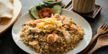 Resep Membuat Nasi Goreng agar Rasanya Mirip dengan yang Dimasak Abang-abang Penjual Nasgor Mojok.co