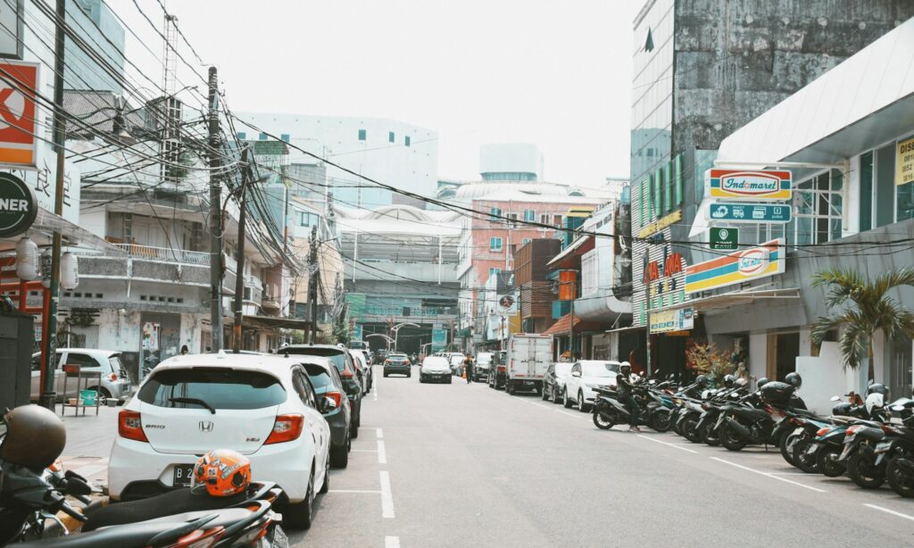 Derita Jadi Orang Jakarta Selatan di Perantauan: Dicap Anak Gaul, padahal Aslinya Biasa Aja Mojok.co