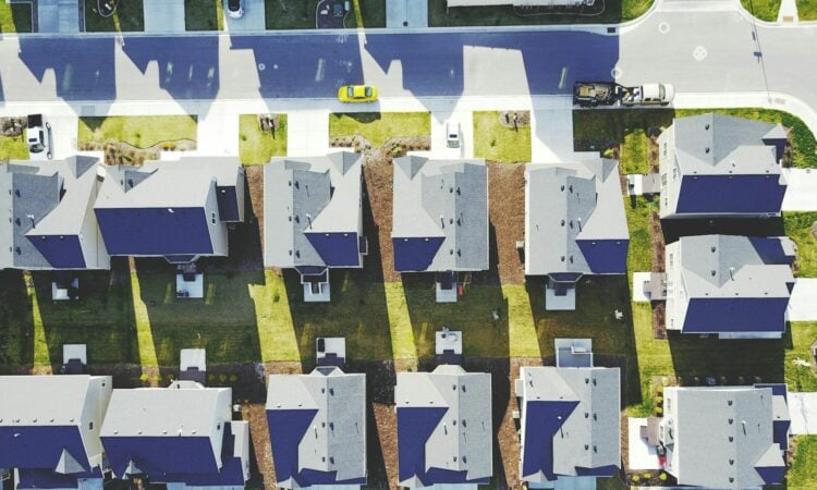 3 Hal tentang Perumahan Cluster yang Bikin Orang-orang Bepikir Dua Kali sebelum Tinggal di Sana Mojok.co