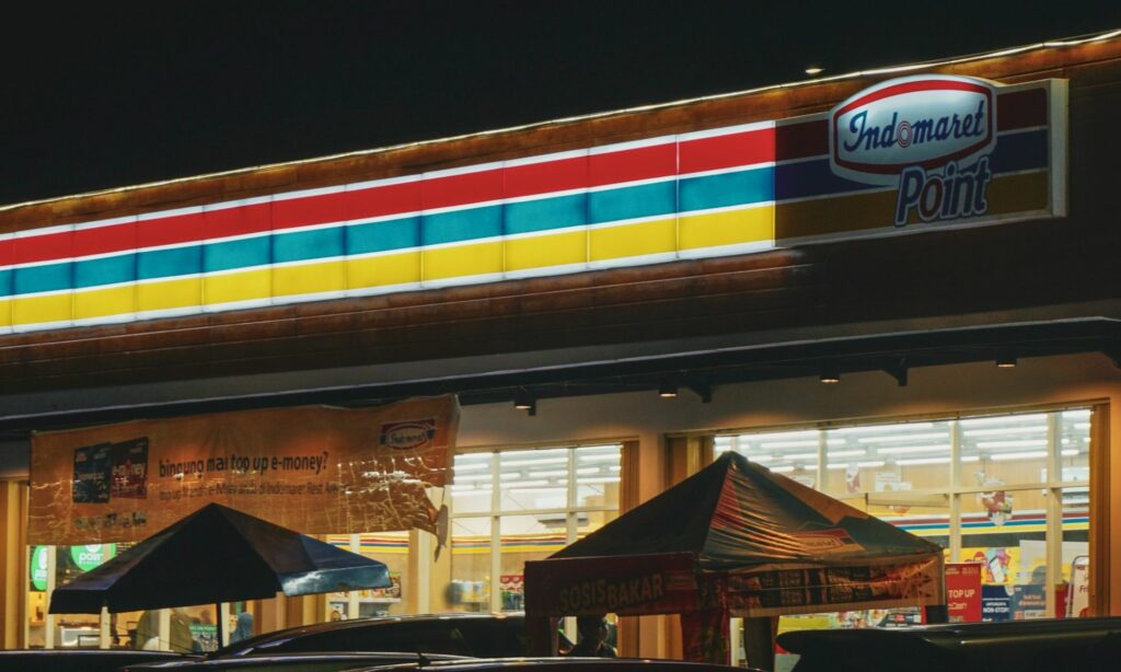 5 SOP Karyawan Indomaret yang Bikin Saya Gagal Paham Mojok.co