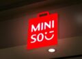 4 Alasan Belanja di Miniso Lebih Nyaman daripada di Niceso, Bukan Cuma Soal Harga Mojok.co