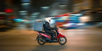 Derita Mahasiswa Rela Nyambi Ojol demi Bayar UKT Mahal (Unsplash)