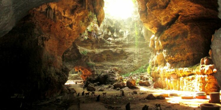 Goa Terawang, Wisata Alam Blora yang Tidak Mengecewakan