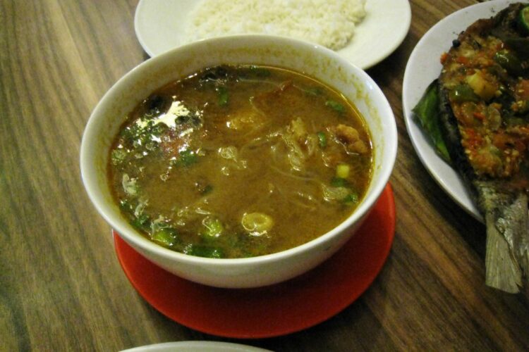 Sop Saudara, Kuliner Makassar yang Namanya Bikin Salah Paham tapi Rasanya Bikin Ketagihan