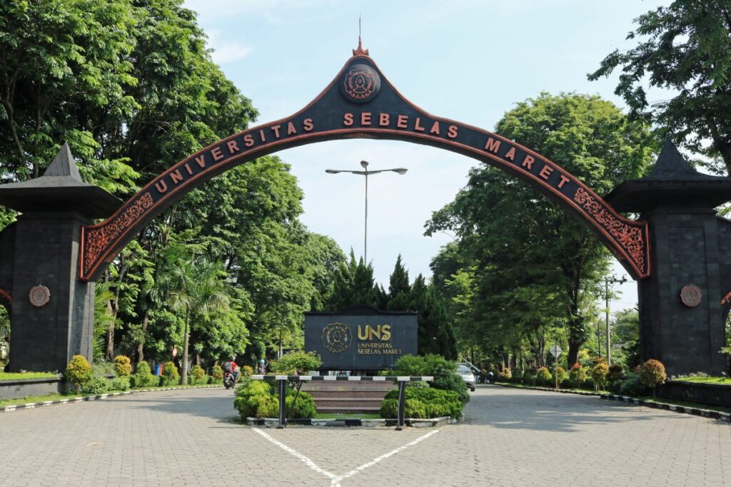 7 Keunggulan yang Ditawarkan UNS, Kampus Lain Nggak Punya