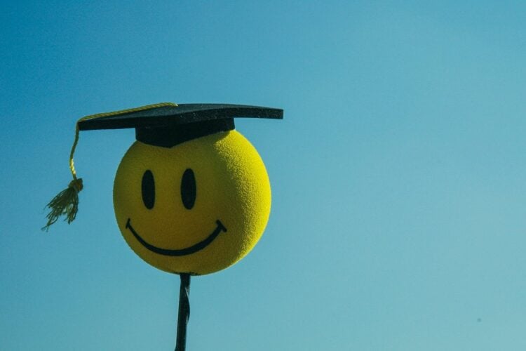 Sarjana Agama Jangan Mau Dicap Cuma Bisa Terima Setoran Hafalan, Ini 5 Profesi Alternatif yang Butuh Keahlian Agama Kamu