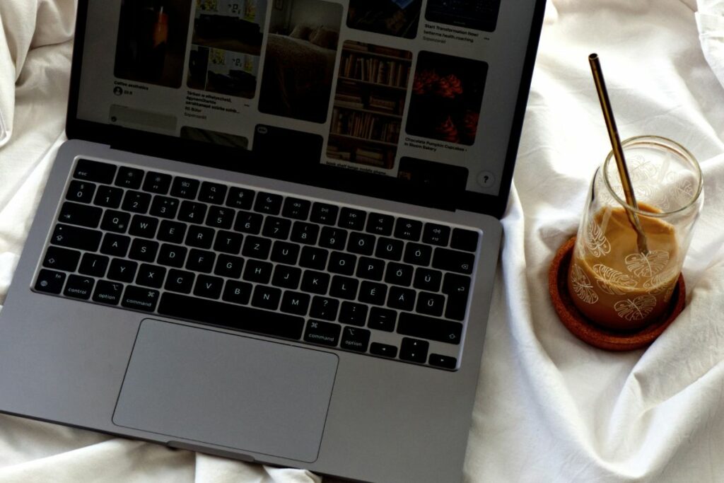 5 Pekerjaan Sampingan Karyawan yang Bisa Dikerjakan dari Kasur, Modalnya Receh tapi Hasilnya Bikin Senyum