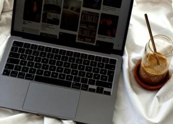 5 Pekerjaan Sampingan Karyawan yang Bisa Dikerjakan dari Kasur, Modalnya Receh tapi Hasilnya Bikin Senyum