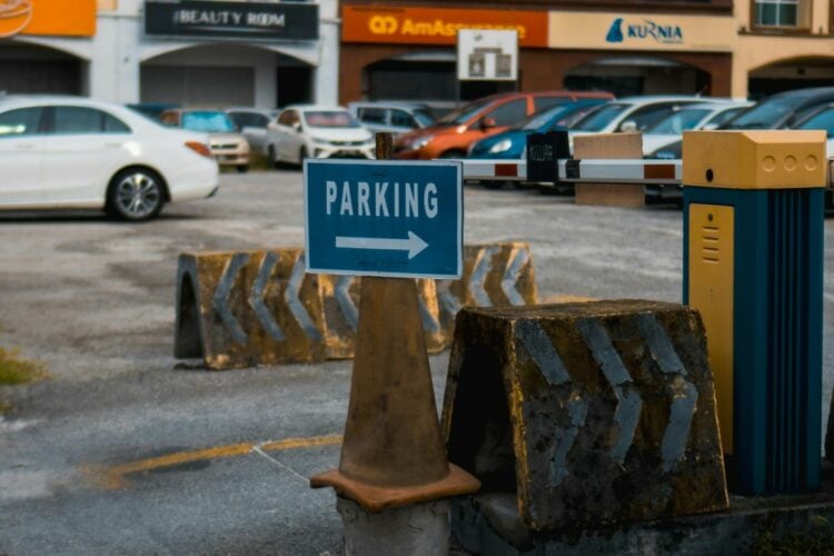 4 Kelebihan Bayar Parkir Menggunakan e-Money yang Jarang Dibicarakan Orang