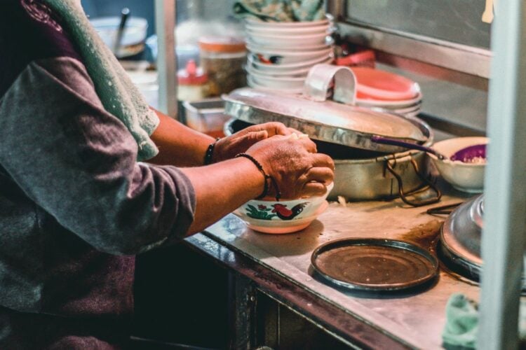 4 Ciri Bubur Ayam yang Pasti Enak, Cocok Jadi Penyelamat Perut di Pagi Hari