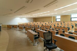 4 Aturan Tidak Tertulis Saat Seminar Proposal agar Aman Tidak Dibantai Dosen Penguji