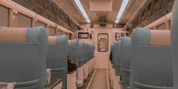 Sudah Saatnya KAI Menyediakan Gerbong Khusus Pekerja Remote karena Tidak Semua Orang Bisa Kerja Sambil Desak-Desakan