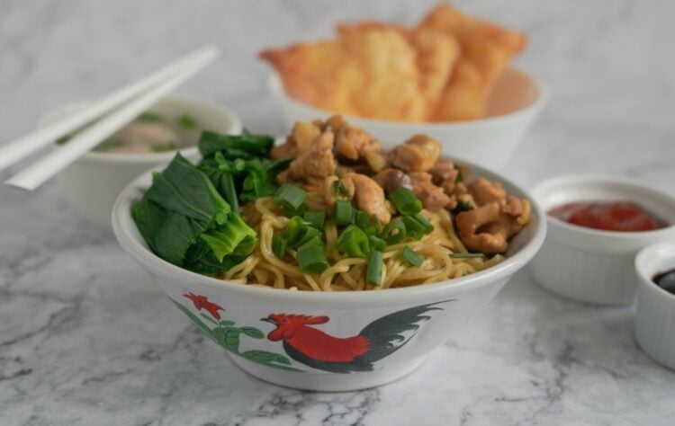 Mie Ayam Jogja Memang Lebih Enak dibanding Mie Ayam Sunda (Shutterstock)