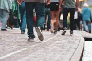 Trotoar Jatinangor Bukan Tempat Jalan Kaki, tapi Tempat Uji Kekebalan Tubuh dan Memperpendek Usia