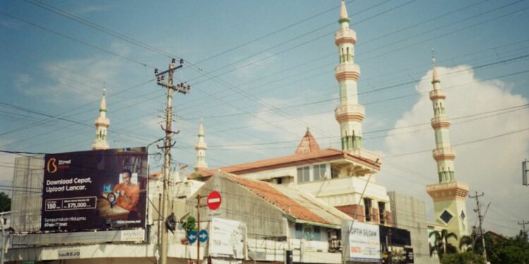 Logat Tegal Bukan Produk Hiburan, Jadi Tolong Jangan Olok-Olok Kami ketika Lagi Ngobrolin Hal-Hal Serius!
