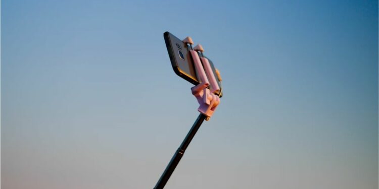 Ketika Desa Wisata Disulap Jadi Spot Selfie: Warga Cuma Jadi Figuran di Kampungnya Sendiri