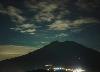 Pengalaman Mendaki Pertama Kalinya dan Nekat Langsung ke Lawu: Sebuah Kesalahan yang Nggak Bikin Saya Menyesal gunung lawu
