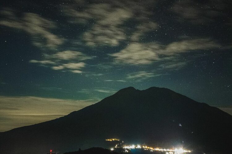 Pengalaman Mendaki Pertama Kalinya dan Nekat Langsung ke Lawu: Sebuah Kesalahan yang Nggak Bikin Saya Menyesal