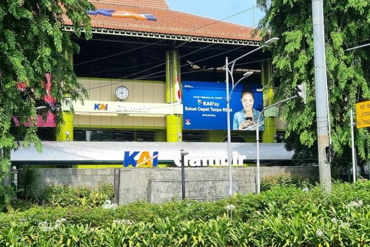 KA Batavia Rute Jakarta-Solo, Satu-satunya Kereta Ekonomi yang Berangkat dari Stasiun Gambir