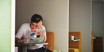 Nggak Ada Gunanya Dosen Ngasih Tugas Artikel Akademik dan Wajib Terbit, Cuma Bikin Mahasiswa Stres!