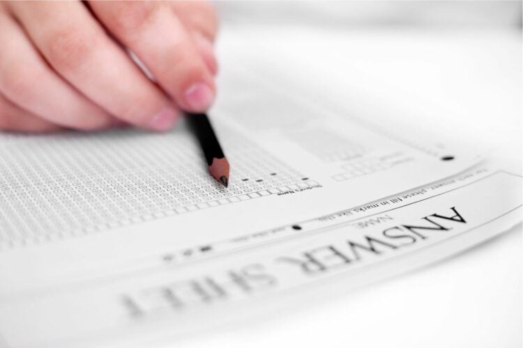 Kisi-Kisi Ujian Sekolah Itu Menyesatkan, Membuat Siswa Pikir Hidup Selalu Ada Bocorannya