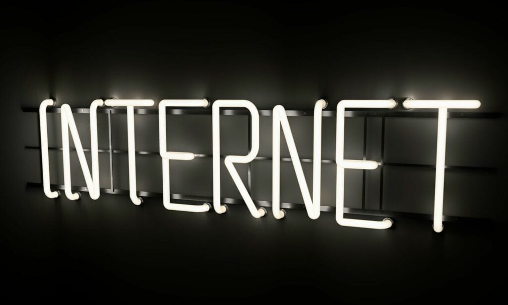 Masa Aktif Kuota Data Internet 28 Hari Sungguh Mengganggu Keuangan Saya, Pengeluaran Semakin Boros! Mojok.co