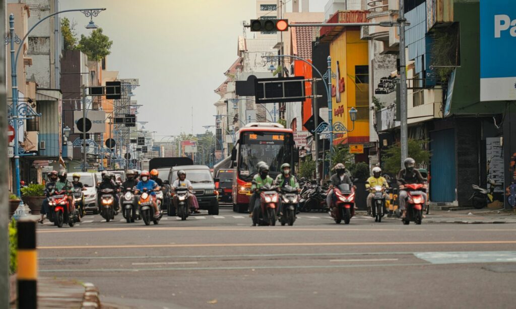 Tidak seperti Dahulu, Jalanan di Solo Kini Menyebalkan karena Semakin Banyak Pengendara Nggak Peka Mojok.co