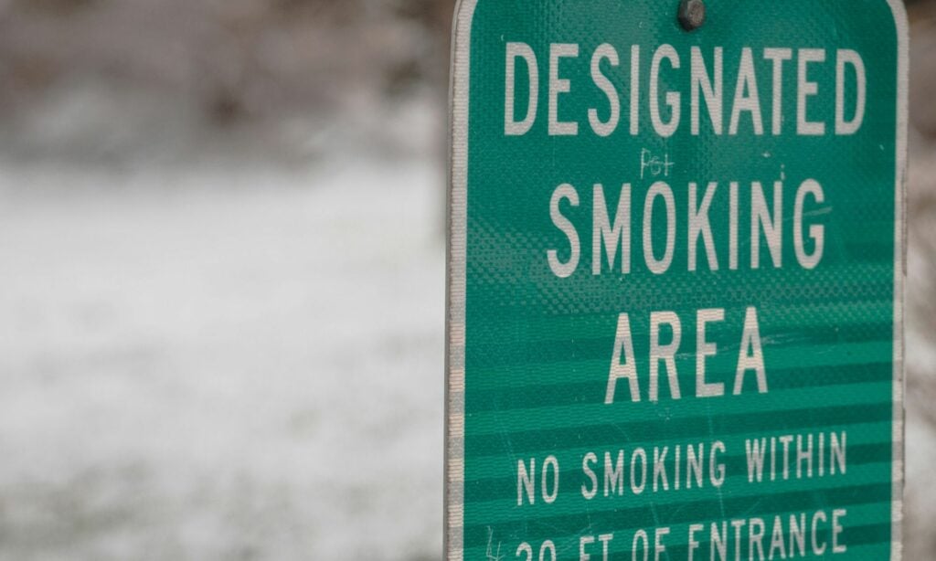 Ruang Merokok Changi Airport Singapura Membuatnya Menang dari Soekarno-Hatta dan Bandara-bandara Lain yang Pernah Saya Sambangi Mojok