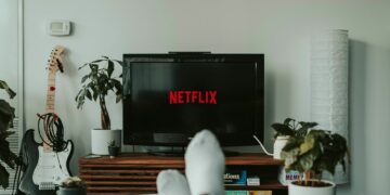 4 Rekomendasi Film Natal di Netflix yang Cocok Ditonton Bersama Keluarga Mojok