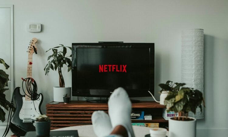 4 Rekomendasi Film Natal di Netflix yang Cocok Ditonton Bersama Keluarga Mojok