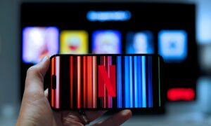6 Rekomendasi Tontonan Netflix untuk Kamu yang Mager Keluar Rumah Saat Liburan Tahun Baru