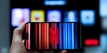 5 Tayangan Netflix yang Sebaiknya Jangan Ditonton Saat Makan, Bikin Mual! Mojok.co