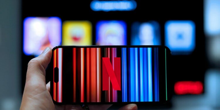 5 Tayangan Netflix yang Sebaiknya Jangan Ditonton Saat Makan, Bikin Mual! Mojok.co