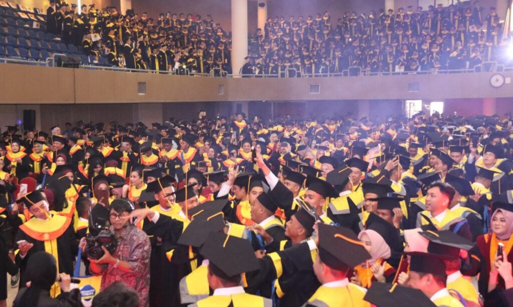 Ibu Rumah Tangga dan Ojol juga Berhak untuk Kuliah, Universitas Terbuka Menerima Tanpa Batasan Apa pun! Mojok.co