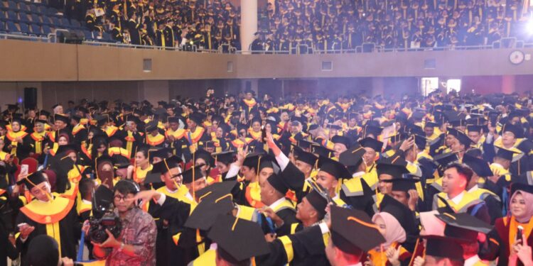 Ibu Rumah Tangga dan Ojol juga Berhak untuk Kuliah, Universitas Terbuka Menerima Tanpa Batasan Apa pun! Mojok.co