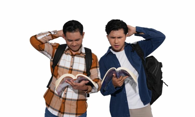 Stop Mengira Kuliah Online UT Itu Main-main, Kenyataannya Lebih Serius dan Menantang Dibanding Kuliah Konvensional Mojok.co