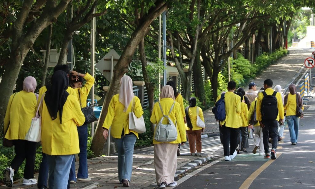 Kuliah di UT Adalah Bentuk Bertahan Paling Tangguh, Kok Bisa? Mojok.co