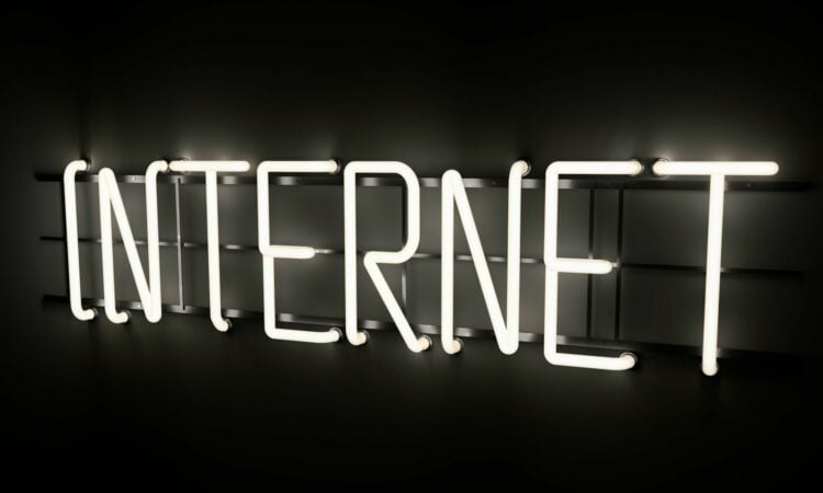 Masa Aktif Kuota Data Internet 28 Hari Sungguh Mengganggu Keuangan Saya, Pengeluaran Semakin Boros! Mojok.co