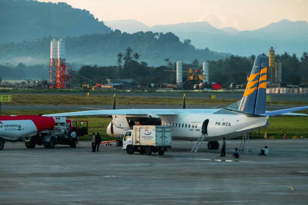 Pengalaman Transit di Bandara Sultan Hasanuddin: Bandara Elite, AC dan Troli Pelit