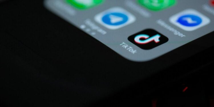 Suka Duka Pengusaha Kecil Jualan Live di TikTok: Nggak Ada yang Nonton, Sekalinya Ada yang Nonton Malah PHP