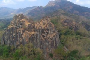 Pendakian Pertama di Gunung Sepikul Sukoharjo yang Bikin Kapok: Bertemu Tumpukan Sampah hingga Dikepung Monyet