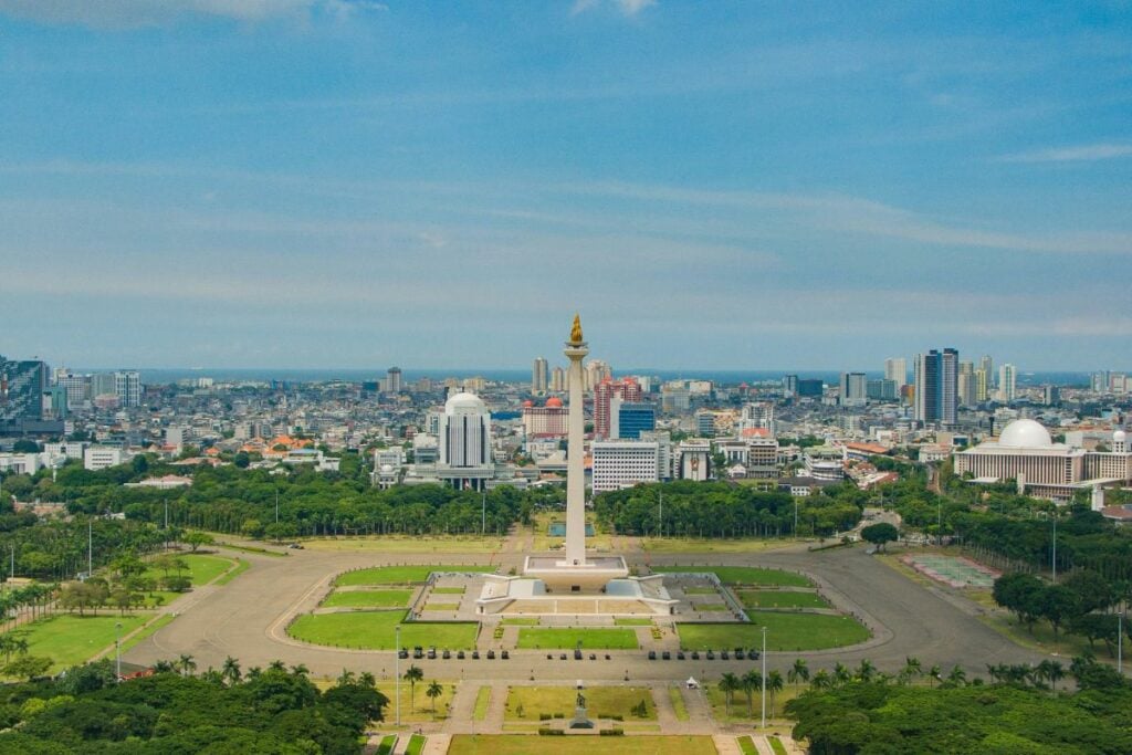 Kerja Dekat Monas Jakarta Nggak Selalu Enak, Akses Mudah tapi Sering Ada Demo yang Bikin Lalu Lintas Kacau