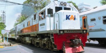 Perlintasan Kereta Pasar Minggu-Condet Jadi Jalur Neraka Akibat Pengendara Lawan Arah