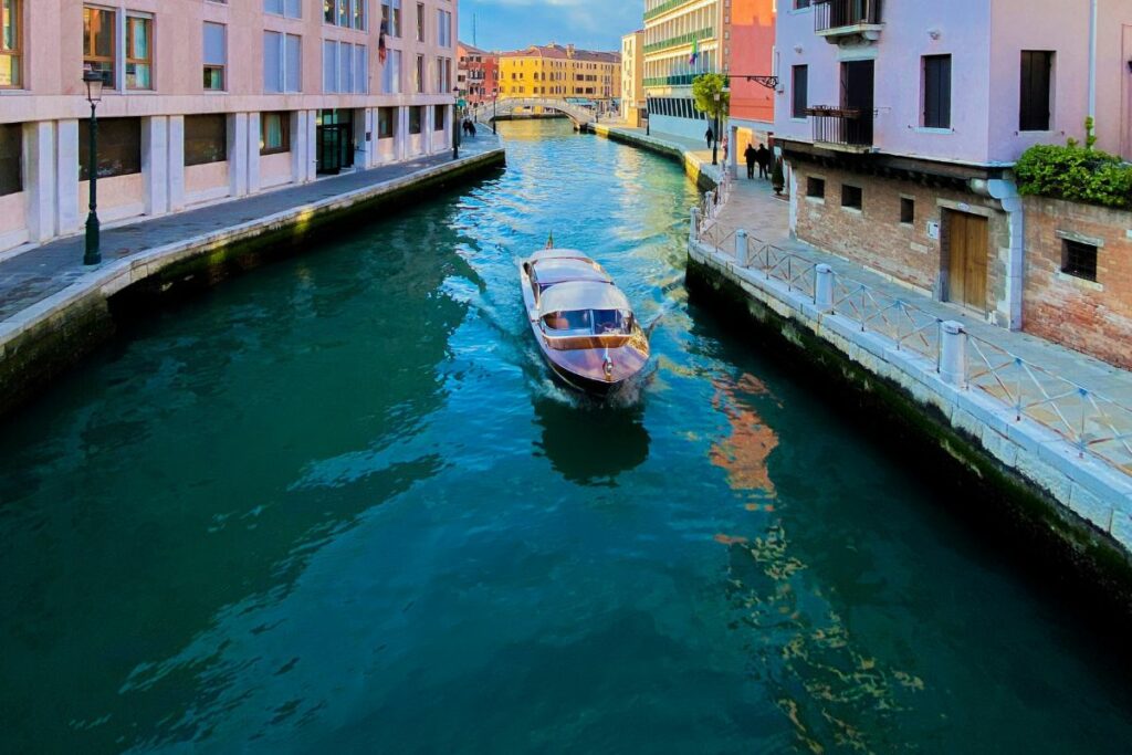 Eretan Wetan Indramayu, Venesia Jawa Barat yang Nggak Estetik Sama Sekali