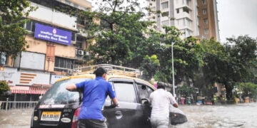 Ilustrasi Banjir Malang Naik 500% di 2025 Bukti Busuknya Pemerintah (Unsplash)