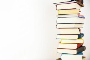 Dosen yang Mewajibkan Mahasiswa Beli Bukunya Sendiri Itu Kenapa, Sih?