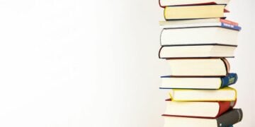 Dosen yang Mewajibkan Mahasiswa Beli Bukunya Sendiri Itu Kenapa, Sih?