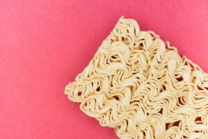 Saya Sudah Mencoba Resep Indomie Goreng Dicampur Indomie Ayam Bawang dari King Aloy, dan Rasanya Biasa Saja