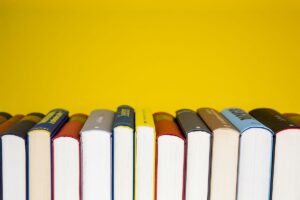 Membeli Bukunya Dosen Memang Menyebalkan, tapi Terkadang Memang Membantu kok